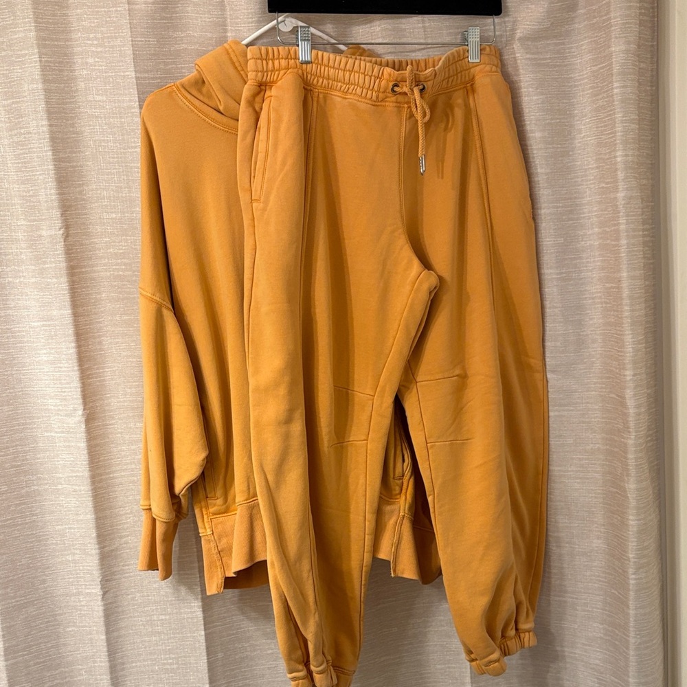 Free People sprint to the finish jogger pants and sweatshirt - Picture 2 of 3